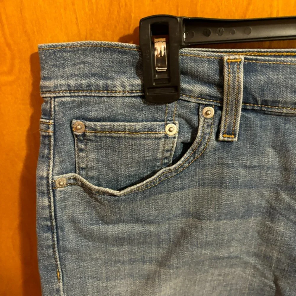 Levi’s Mid Length Denim Shorts 5 Pocket Medium‎ Blue